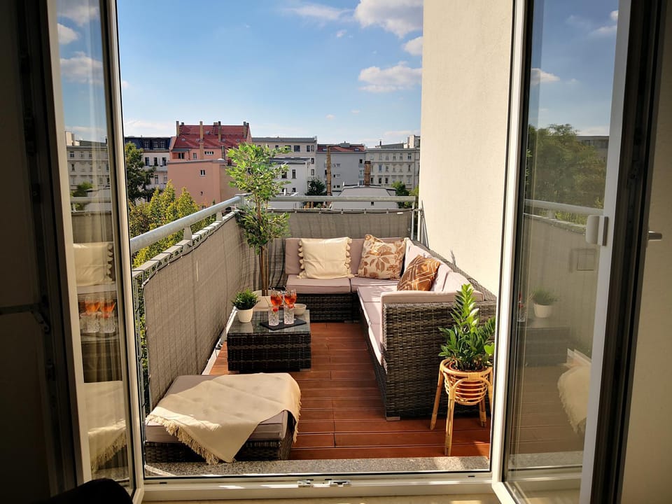 Balcony/Terrace, Entertainment, Entertainment