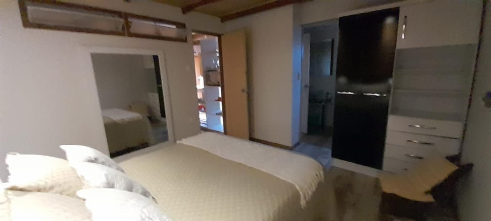 Photo of the whole room, Bedroom, wardrobe