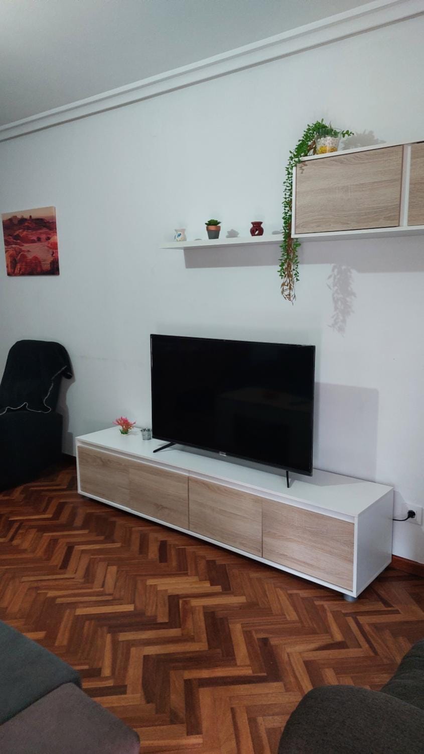 TV and multimedia, Living room, Evening entertainment