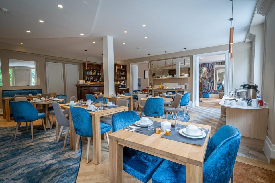 Lounge or bar, Breakfast