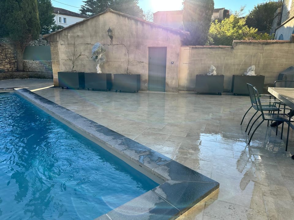 Appartement avec Piscine privée dans Résidence pour 6 personnes Apartment in Uzes