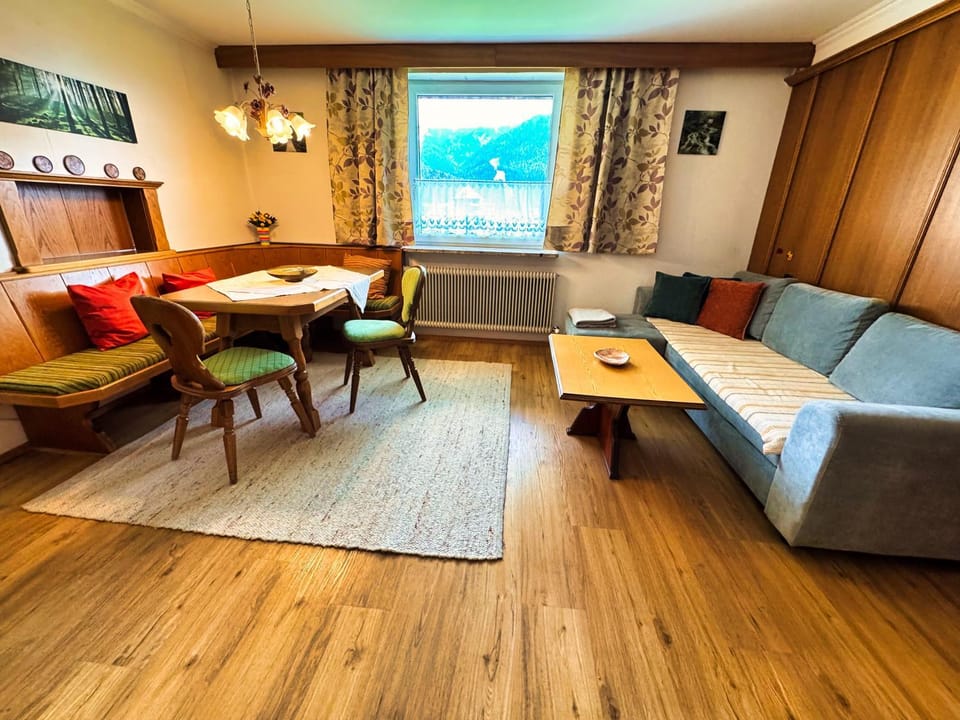 Living room, Seating area, Dining area