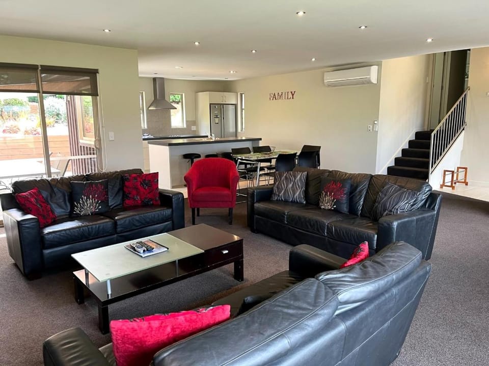 38 St James Avenue House in Hanmer Springs