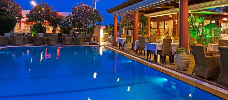 Lounge or bar, Swimming pool