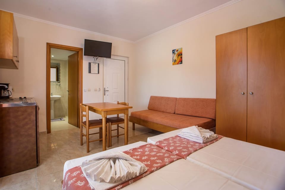 Photo of the whole room, Bedroom, towels