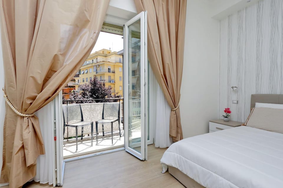 Bed, Balcony/Terrace, Bedroom