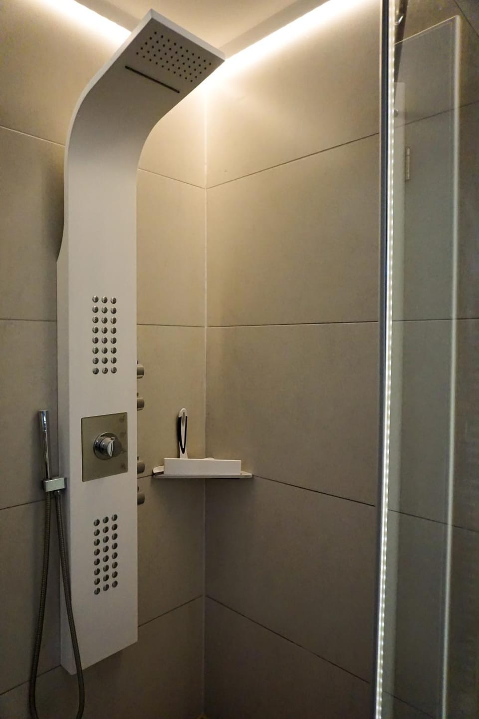 Shower, Bathroom, Spa and wellness centre/facilities