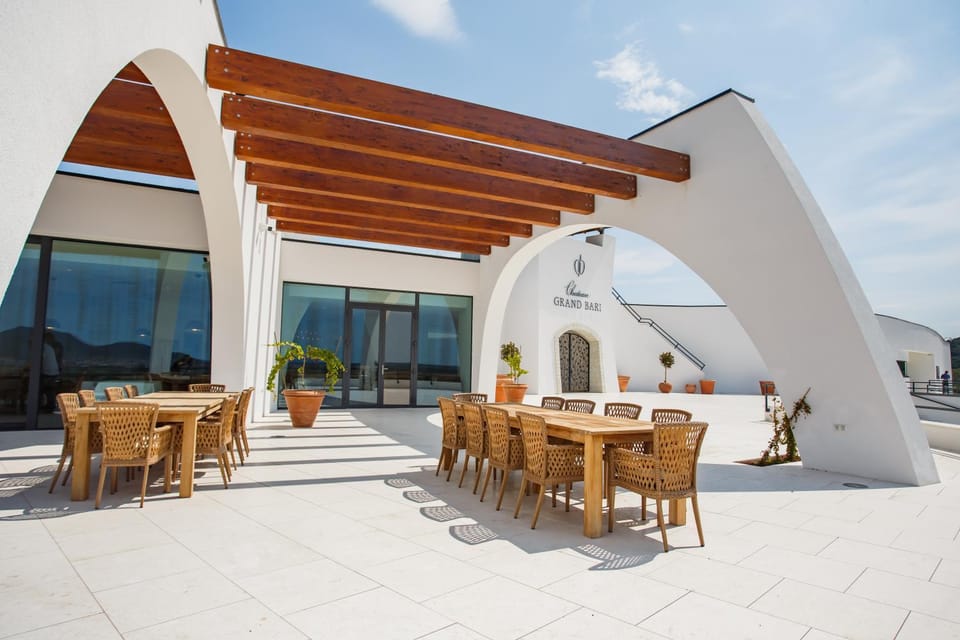 Patio, Restaurant/places to eat, Dining area
