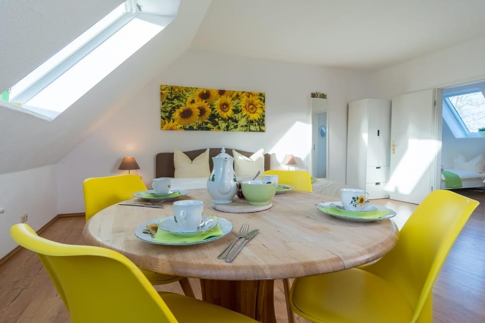 Coffee/tea facilities, Seating area, Dining area, Bedroom