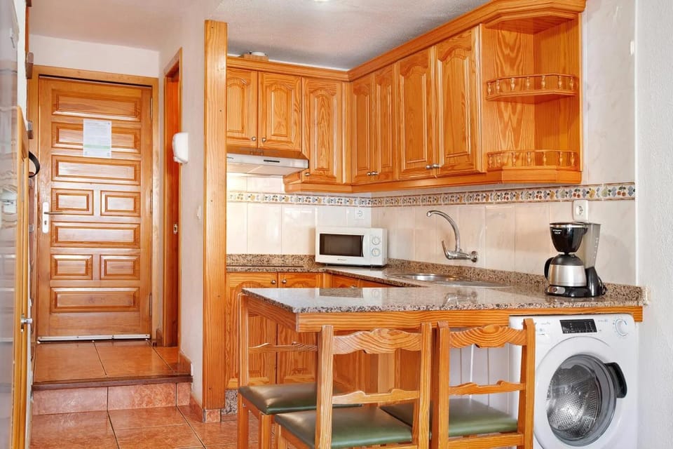 Apartamento económico con fibra rápida y terraza , ideal familias Montecarlo Apartamento10 Apartment in Puerto Rico de Gran Canaria