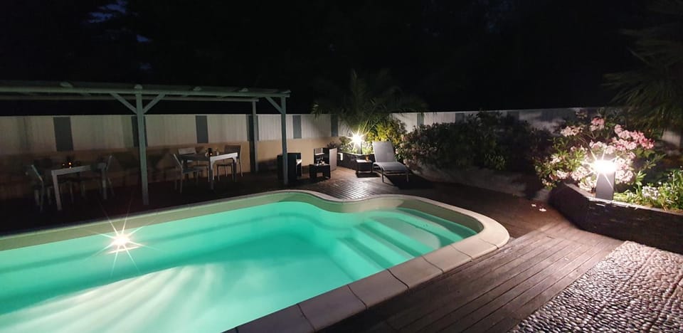 Swimming pool, Swimming pool