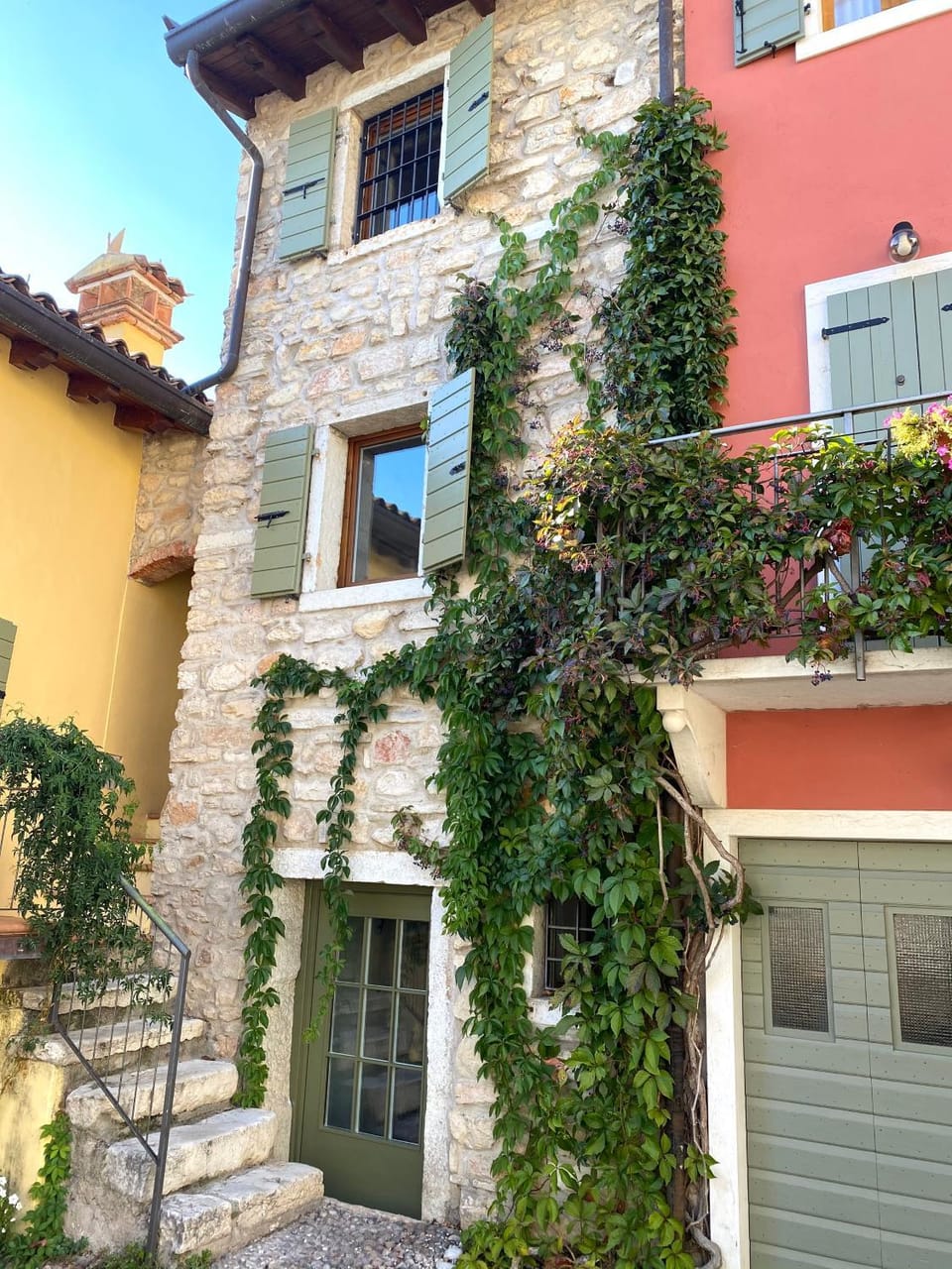 Facade/entrance