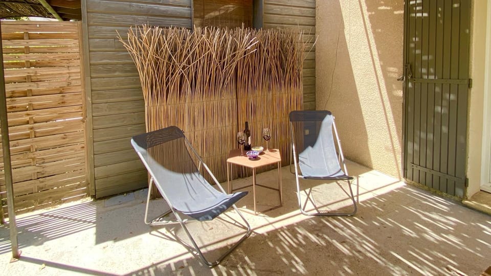 Balcony/Terrace, sunbed