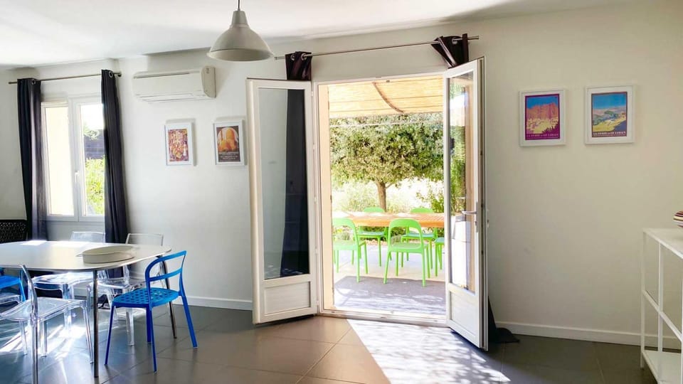 Patio, Living room, Seating area, Dining area, Garden view