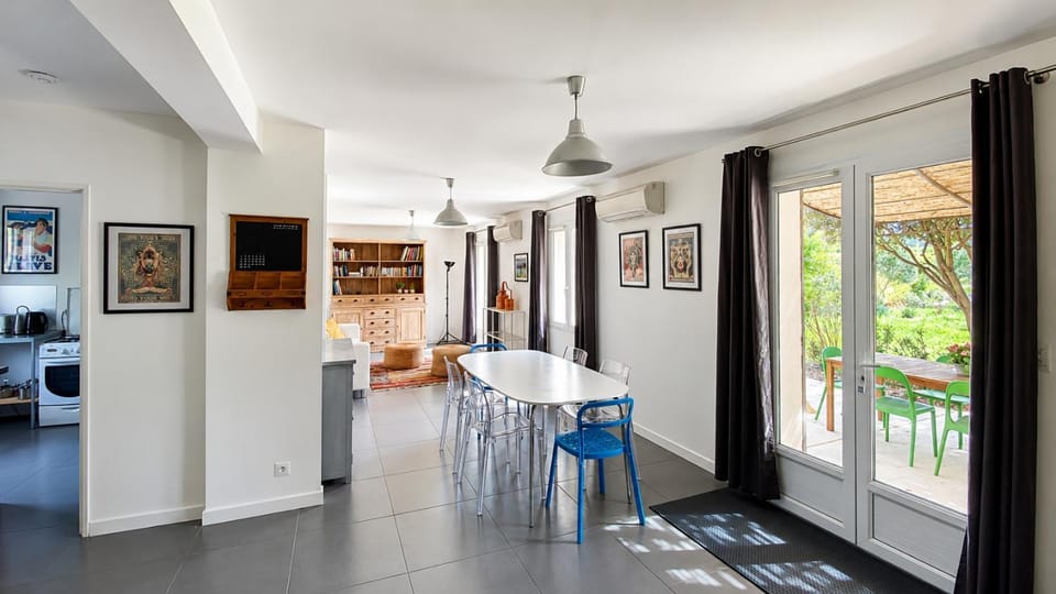 View (from property/room), Living room, Dining area, Garden view, kitchen