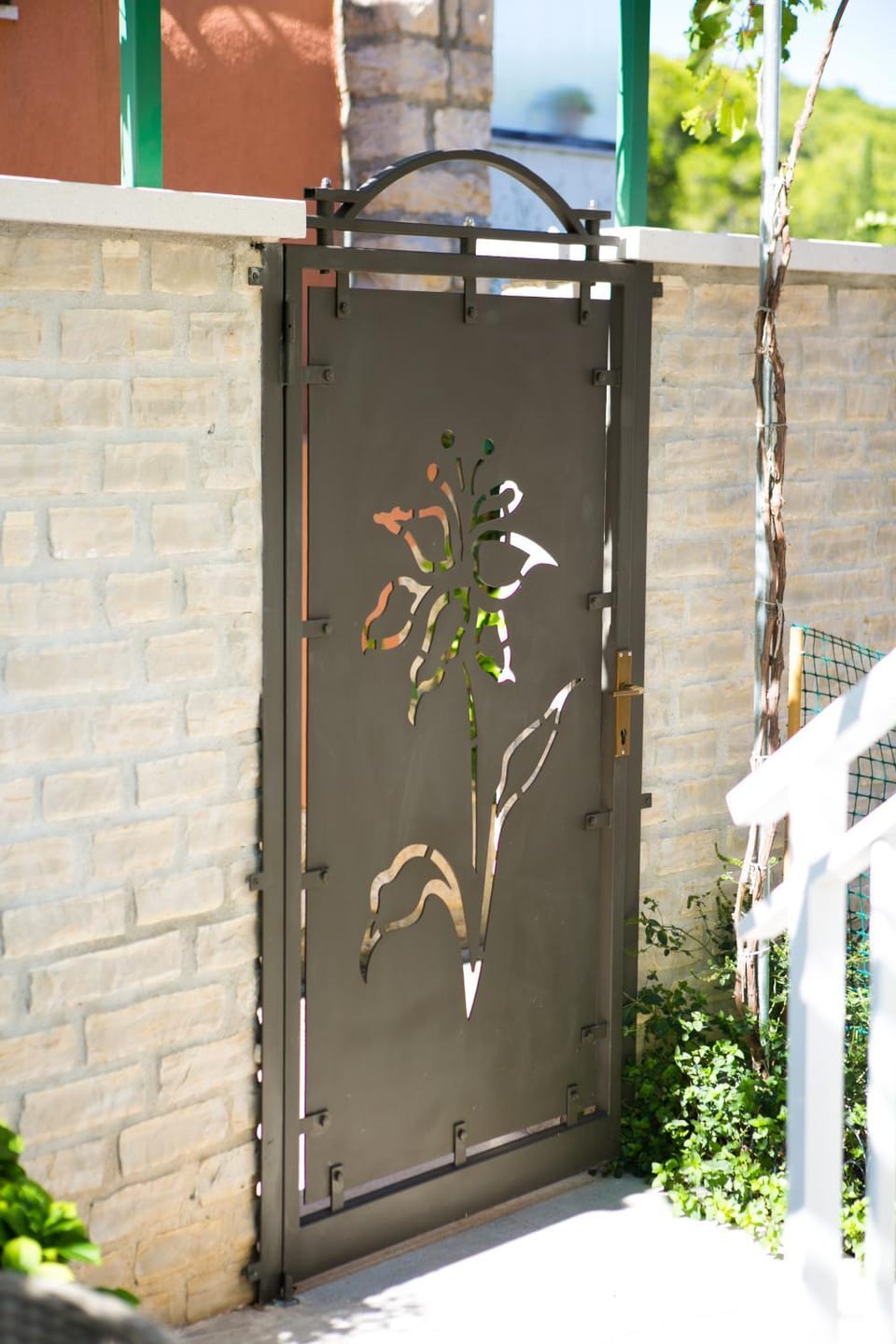 Facade/entrance