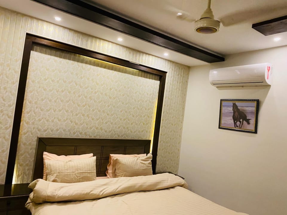 Vactional villa Guest House Dha Phase 6 Lahore Apartment in Lahore