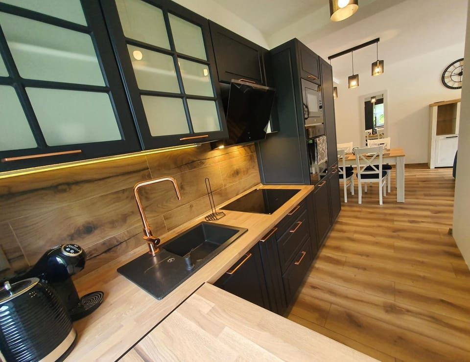 Kitchen or kitchenette, dishwasher, minibar, toaster