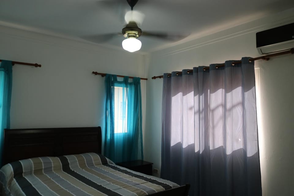 Bed, Photo of the whole room, Bedroom, fireplace