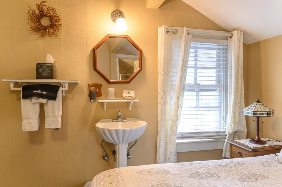 Beachrunners Inn Bed and Breakfast in Long Beach