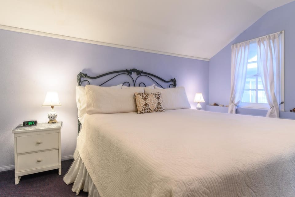 Beachrunners Inn Bed and Breakfast in Long Beach