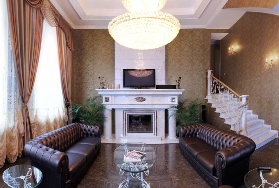Communal lounge/ TV room, Living room, Seating area