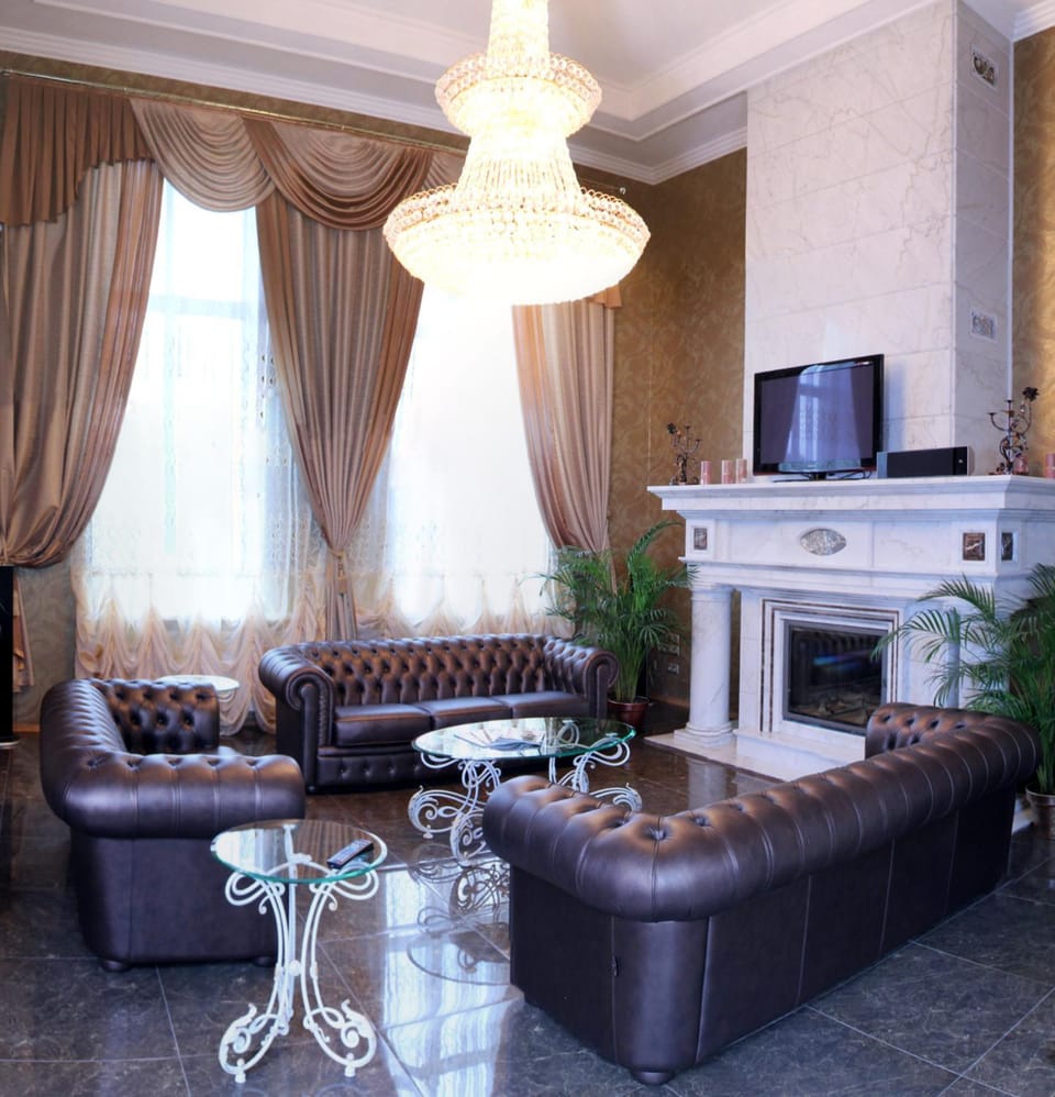 Communal lounge/ TV room, Living room, Seating area