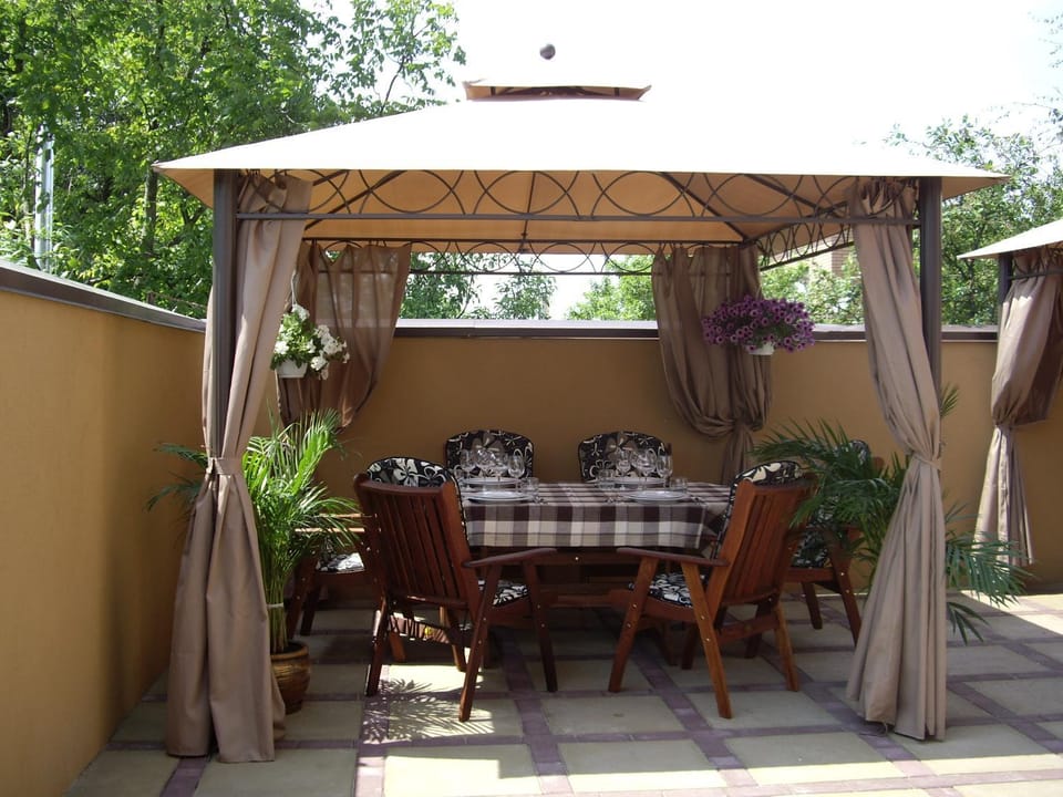 Balcony/Terrace, Area and facilities