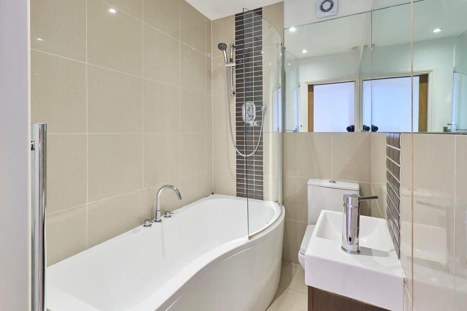 Shower, Toilet, Bathroom, Bath