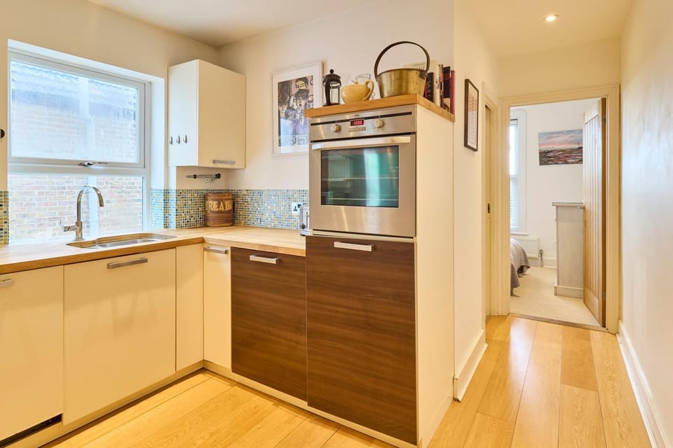 Kitchen or kitchenette, pet friendly