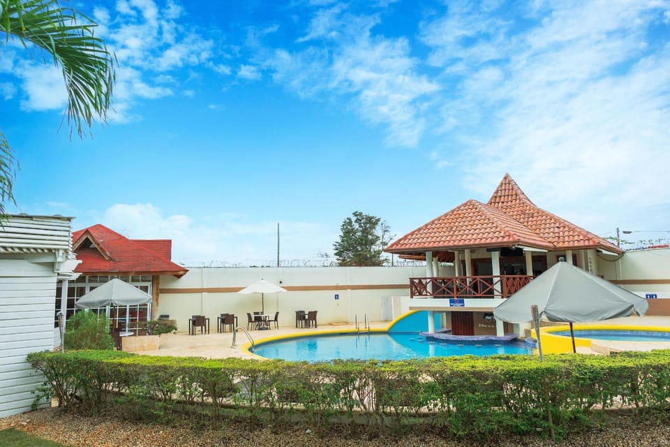 Property building, Garden, Swimming pool