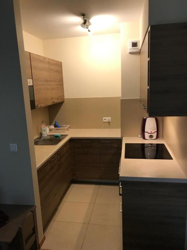 Kitchen or kitchenette, minibar, stove