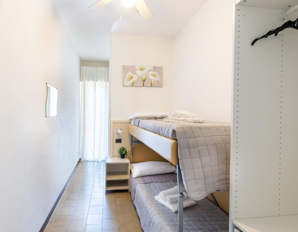 Bed, Photo of the whole room, Bedroom, bunk bed