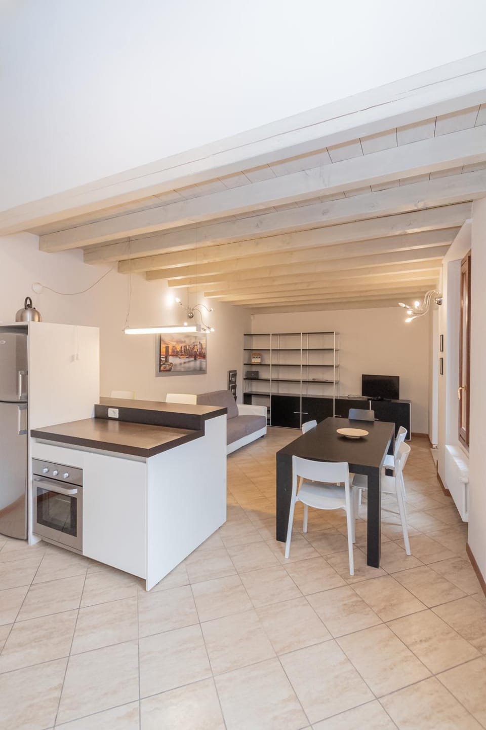 Kitchen or kitchenette, Living room, Seating area, Dining area