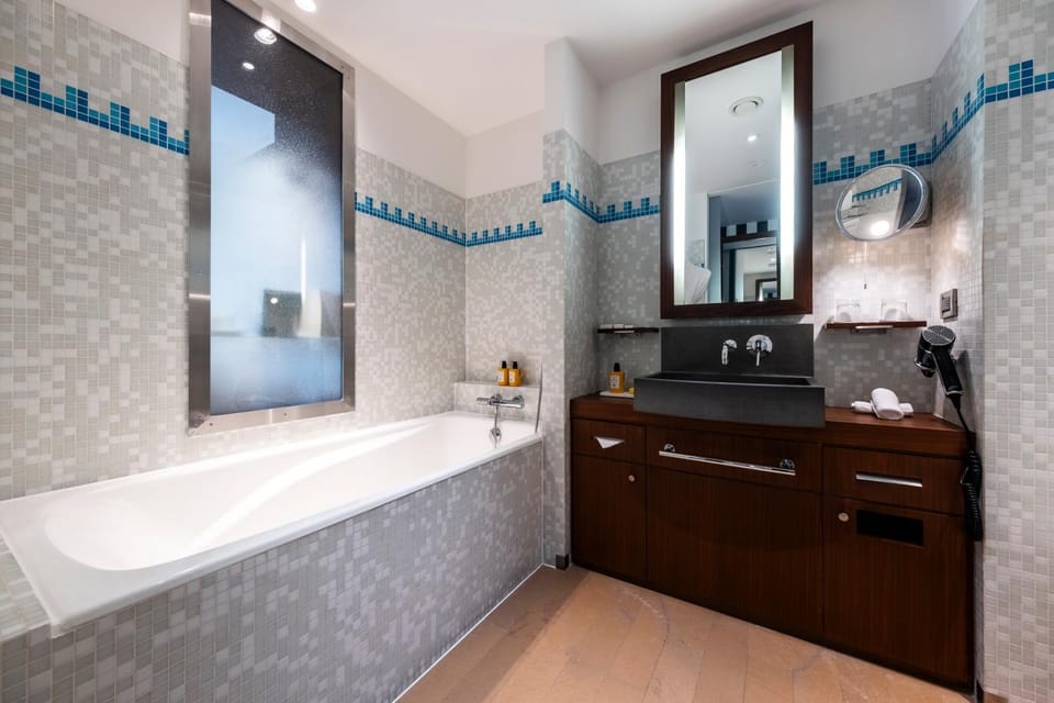 Bathroom, Bath, towels