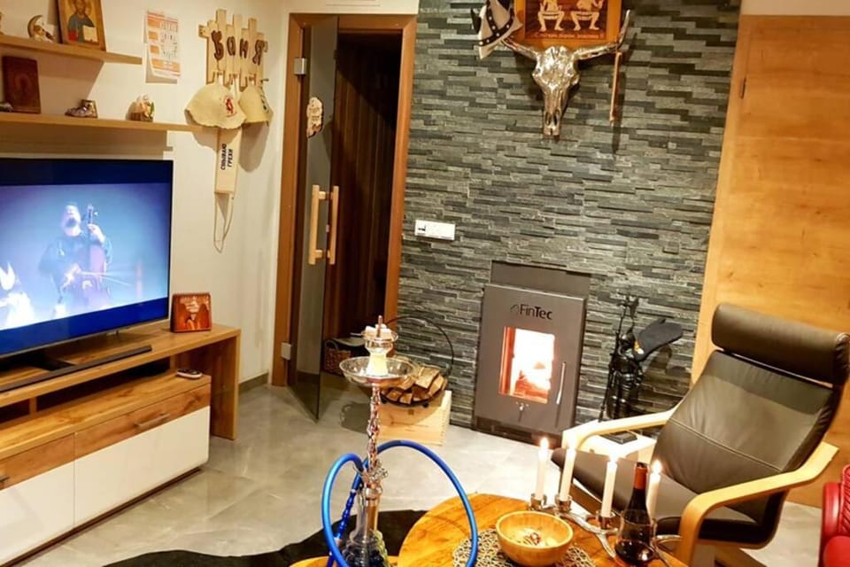 Communal lounge/ TV room, Living room