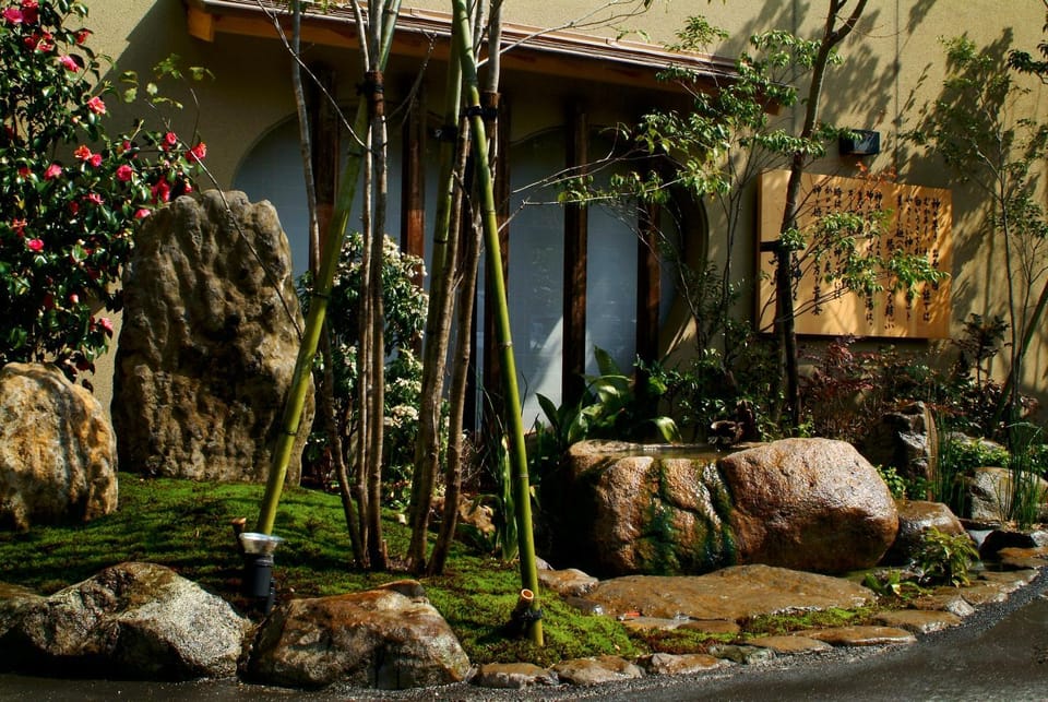 Property building, Facade/entrance, Day