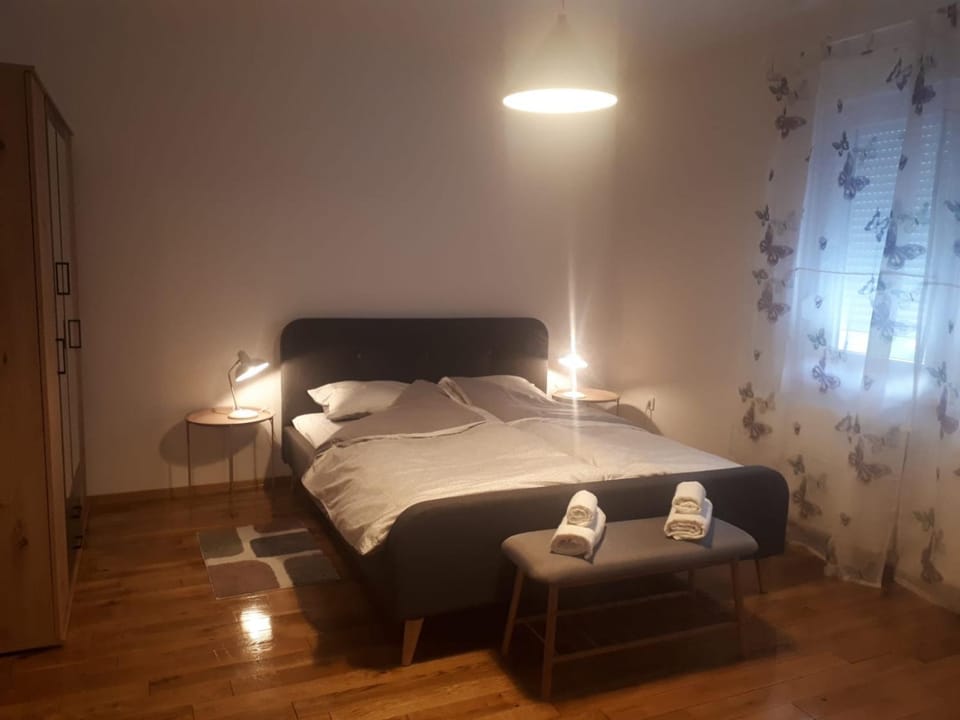 Bedroom, Quiet street view