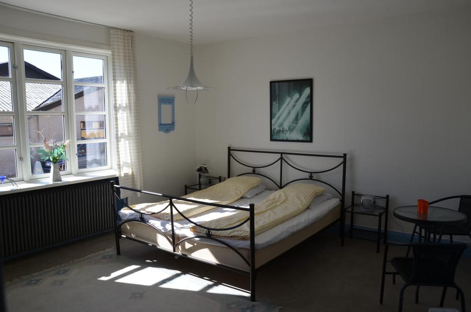 Day, Photo of the whole room