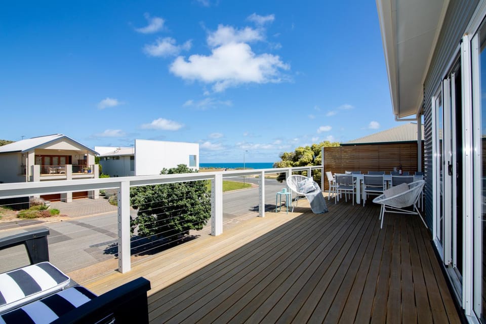 Balcony/Terrace, Sea view, Street view