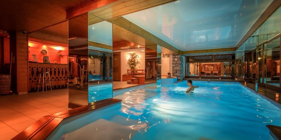 Swimming pool, Swimming pool