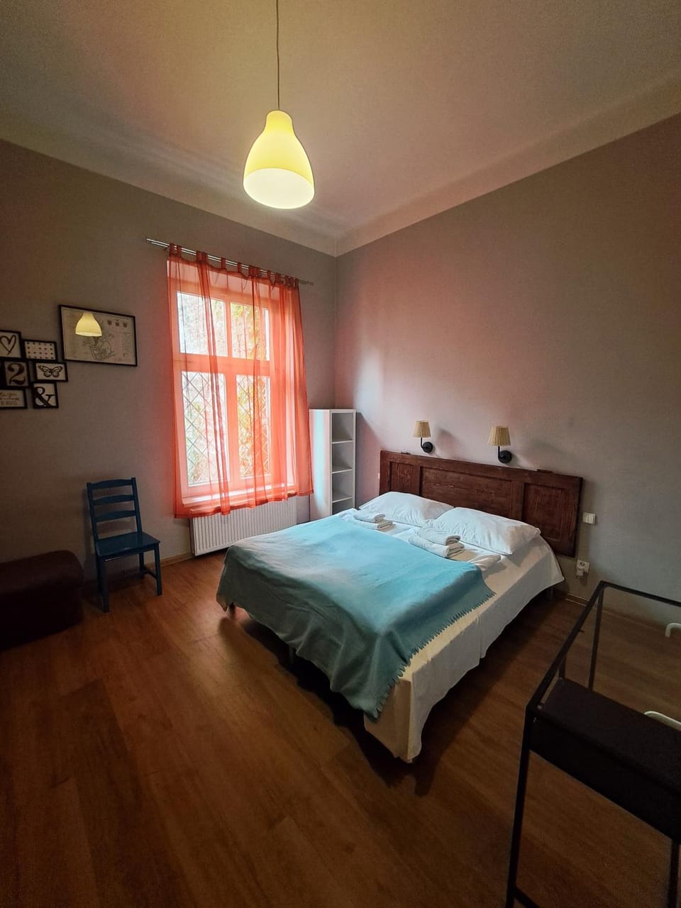 Bed, Photo of the whole room