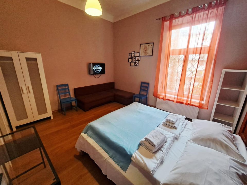 Bed, Photo of the whole room, wardrobe