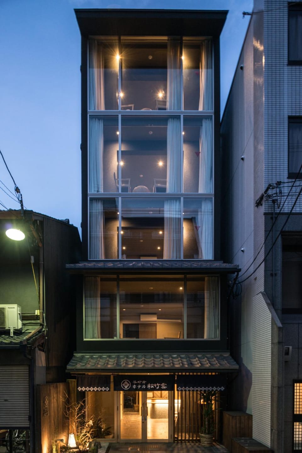 Property building, Facade/entrance, Night