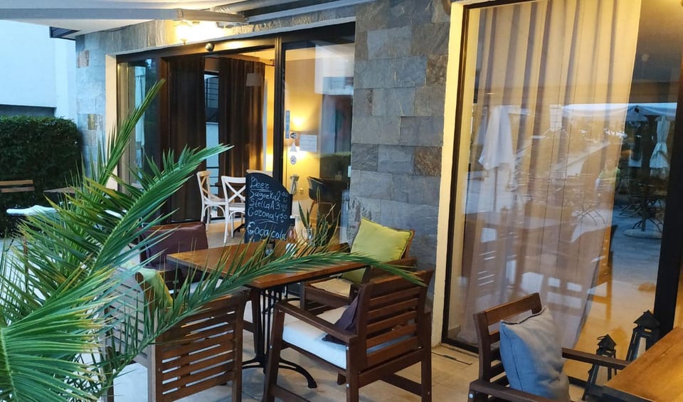 Lounge or bar, Breakfast, Drinks, Alcoholic drinks