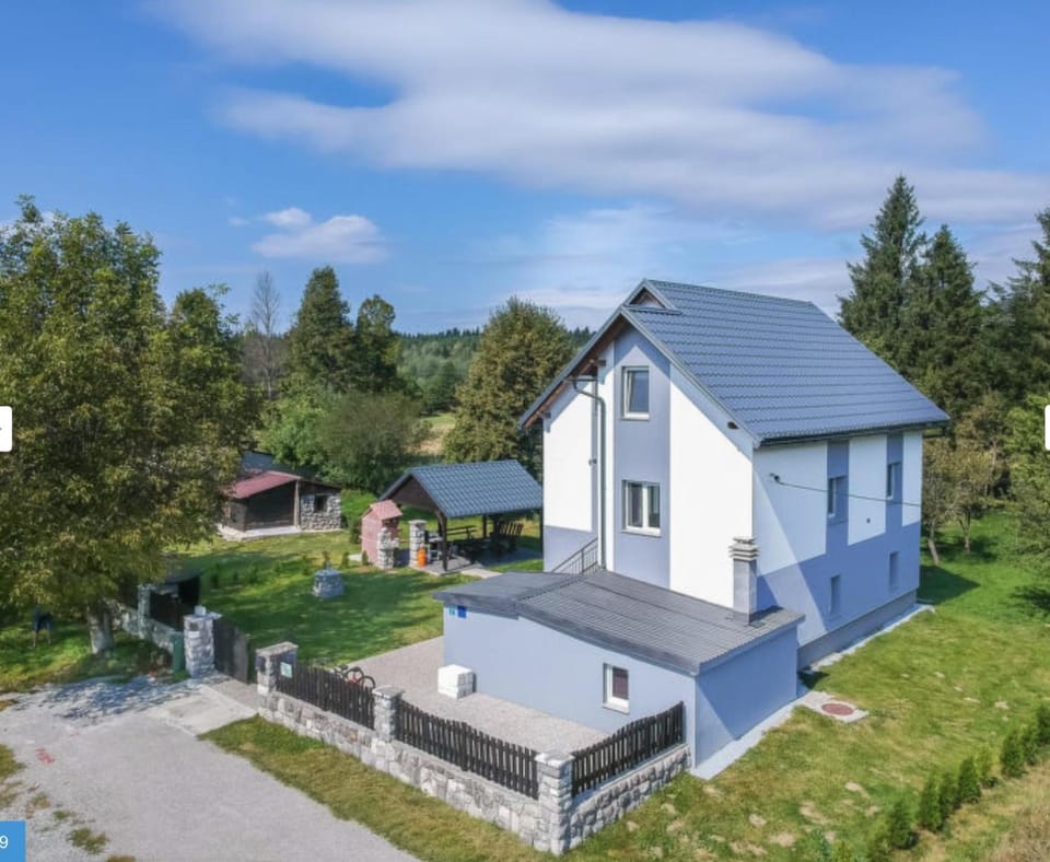Property building, Neighbourhood, Garden