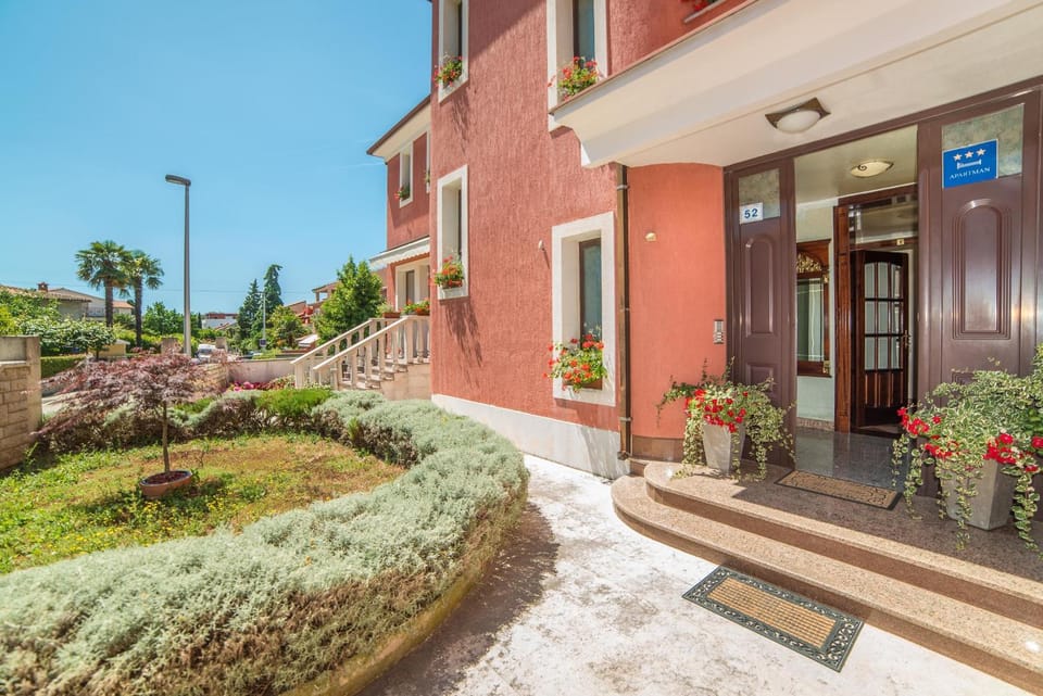 Property building, Facade/entrance