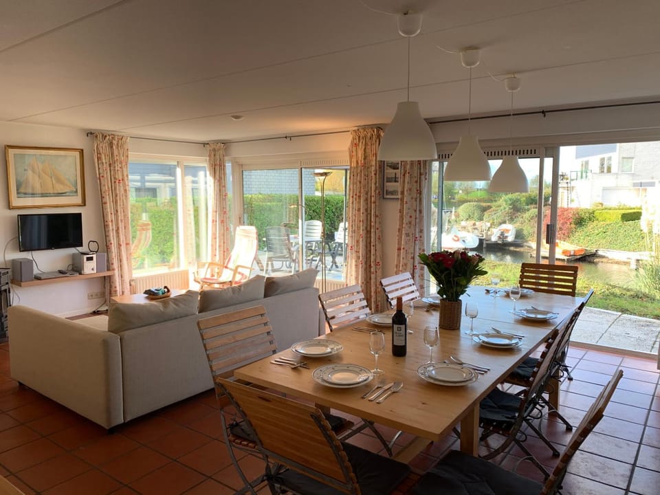 Vacation home directly on Lake Veere House in Wolphaartsdijk