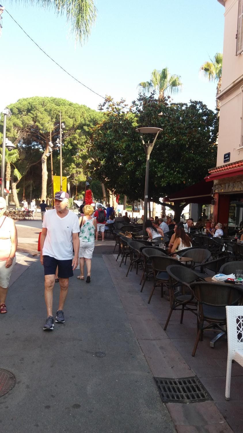 STUDIO 3mn A PIED DE LA PLAGE AVEC TERRASSE Apartment in Antibes