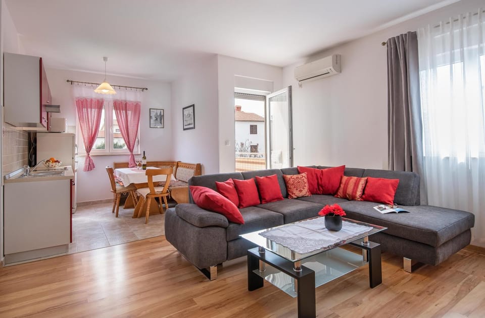 Balcony/Terrace, Living room, Dining area, kitchen, air conditioner